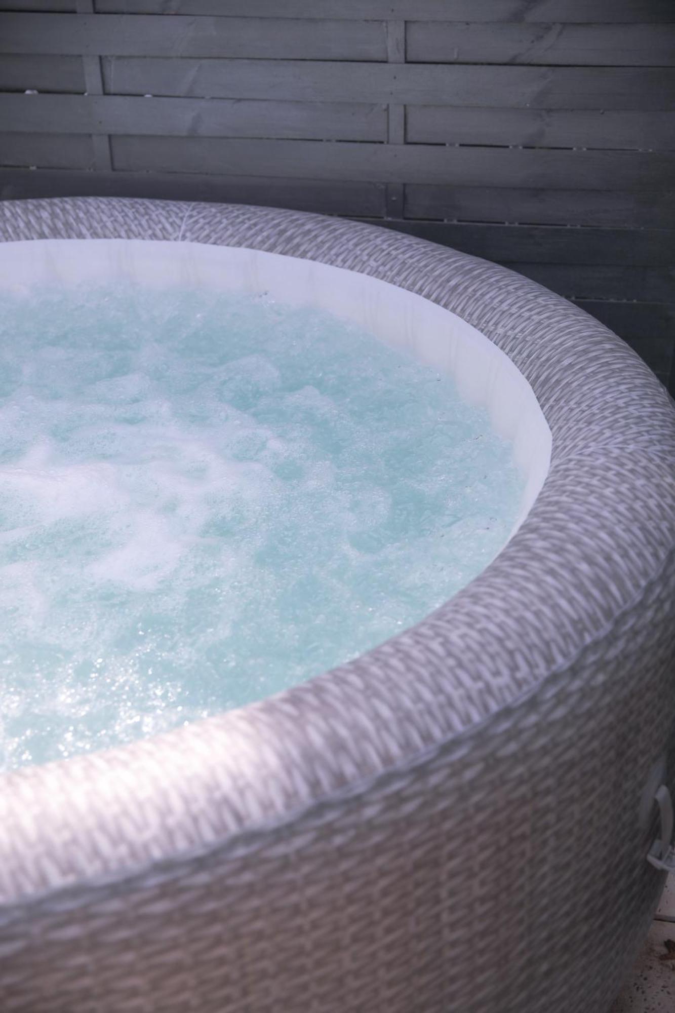 Whirlpool - Zentral - Designloft Mit Xxl Terrasse Lejlighed Wiesbaden Eksteriør billede